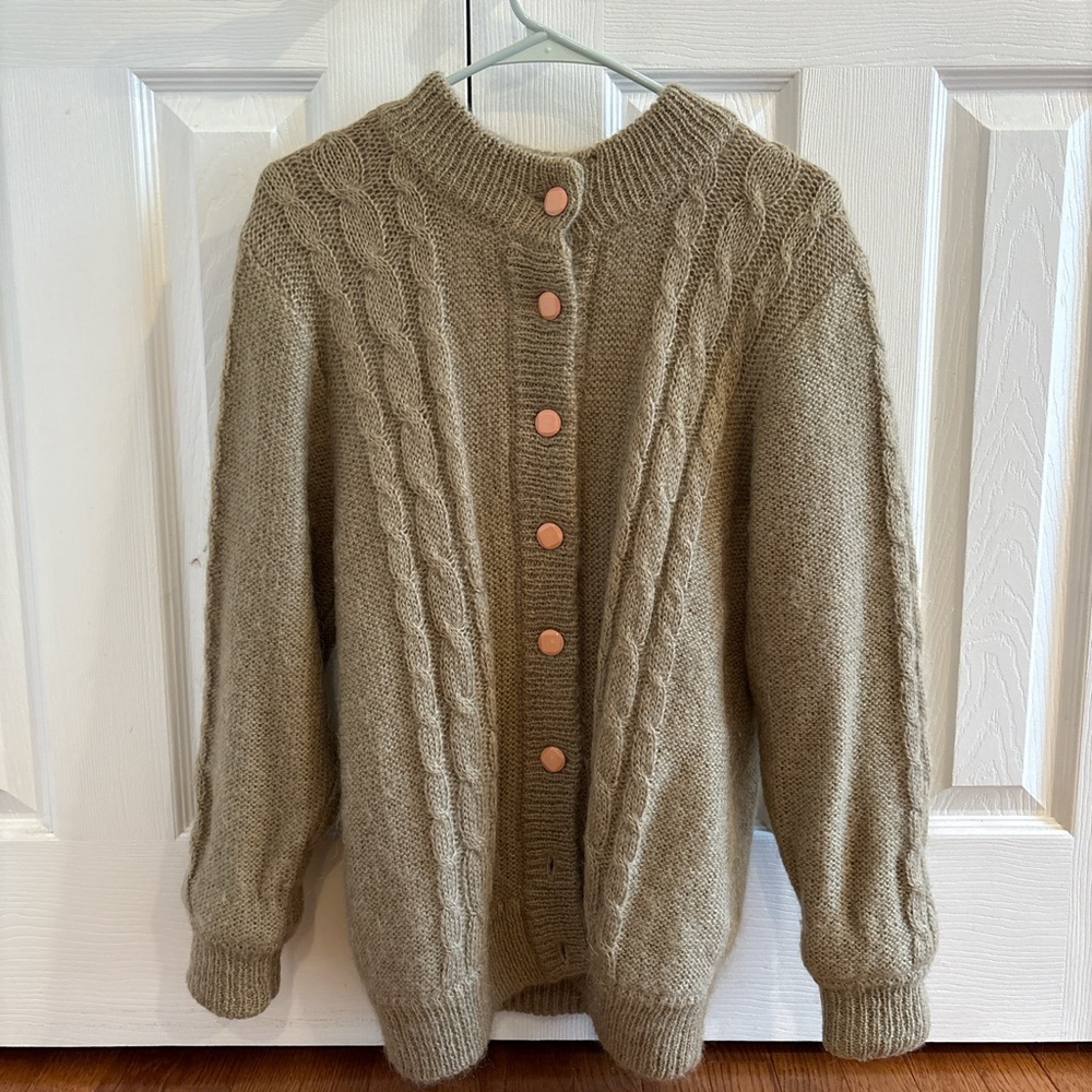 Cozy Cable Knit Sweater - Tan/Green